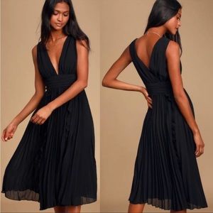 Lulu's Deep V-Neck Sleeveless Perfect Storm Black Pleated Midi Dress Size Small